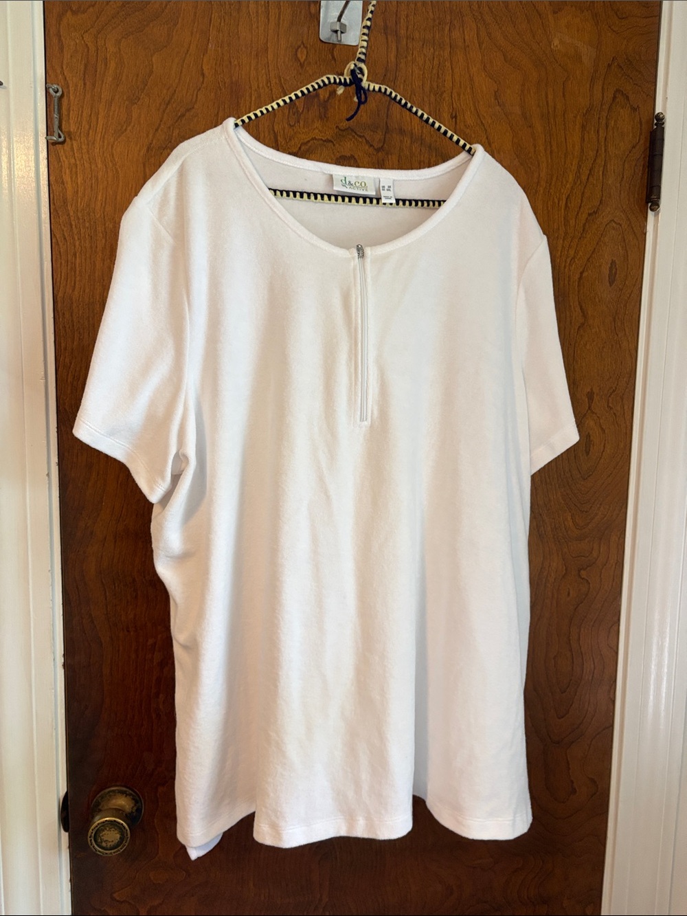 Denim&Co White Zip-Front top and pants set. Cover up or leisure wear